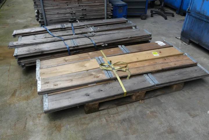 Posten Paletten-Aufsatzrahmen Umfang: 2x Palette mit Inhalt